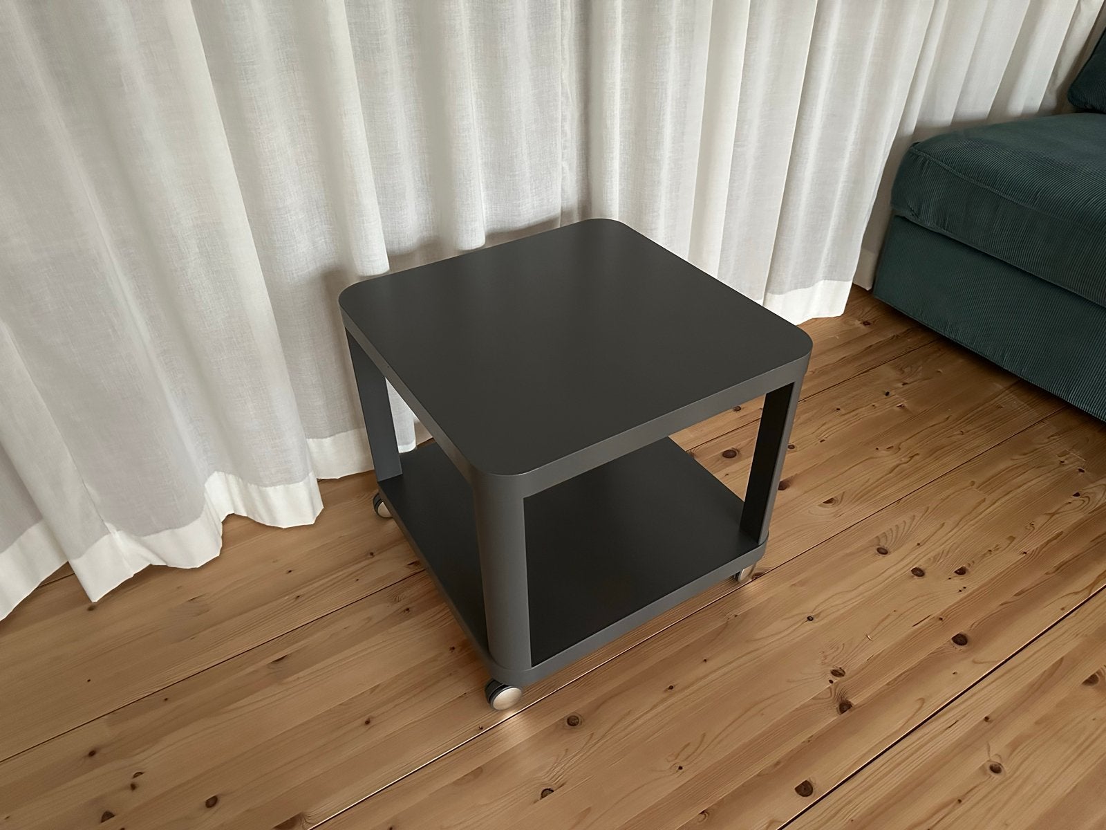 IKEA TINGBY Bijzettafel grijs, Huis en Inrichting, Tafels | Bijzettafels, Minder dan 55 cm, Vierkant, Zo goed als nieuw, Hout