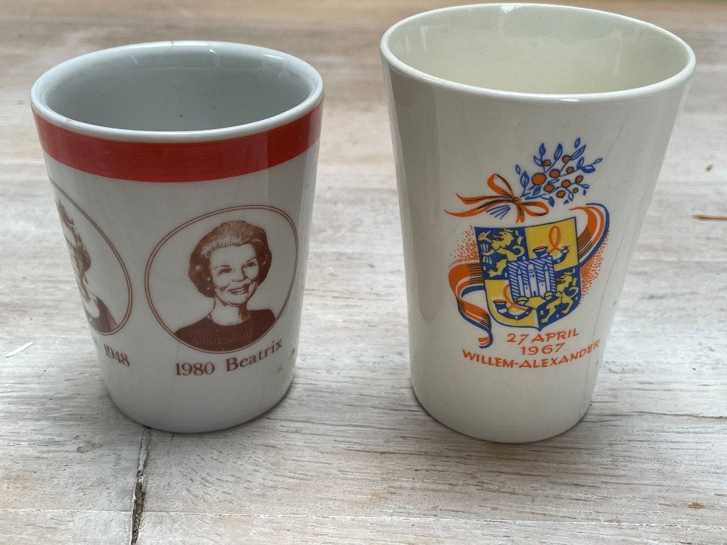 2 Herdenkingsbekers Koninklijk huis uit 1967 en 1980, Ophalen of Verzenden, Zo goed als nieuw, Nederland, Servies