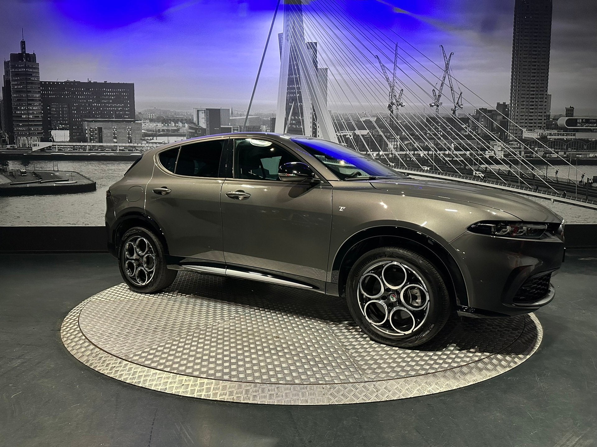 Alfa Romeo TONALE 1.3 Ibrida Plug-In Q4, Auto's, Automaat, Dealer onderhouden, Stof, 4 cilinders