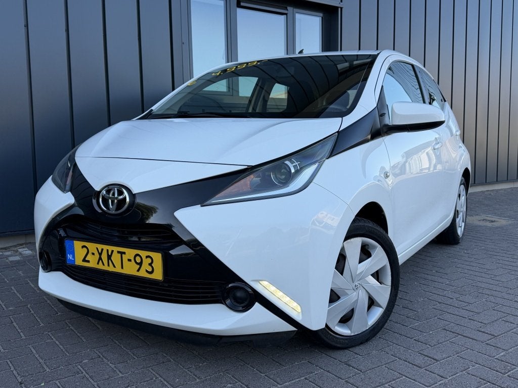 Toyota Aygo 1.0 VVT-i x-play 5DRS Airco*Camera*LED NAP!, Auto's, Euro 5, Gebruikt, Zwart, 4 stoelen