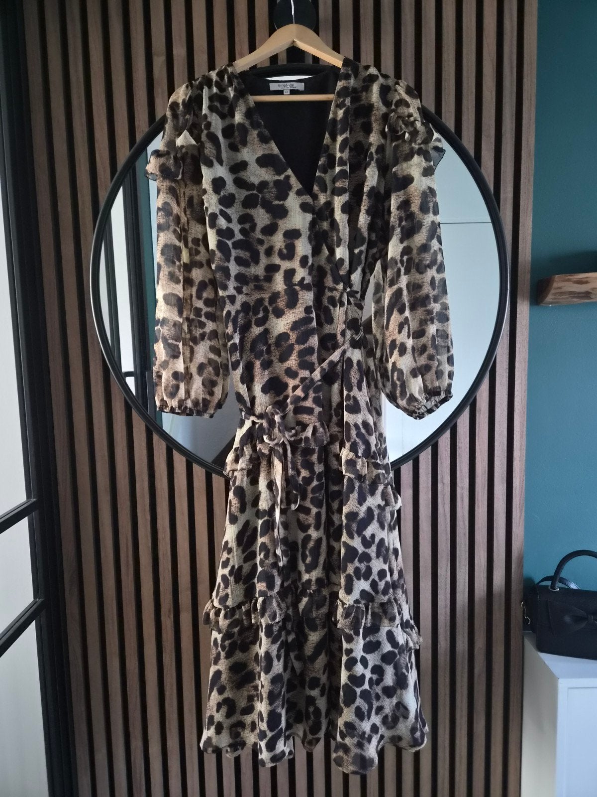 Leopard print wikkeljurk - miljuschka by Wehkamp, Kleding | Dames, Meerkleurig, Ophalen of Verzenden, Zo goed als nieuw, Onder de knie