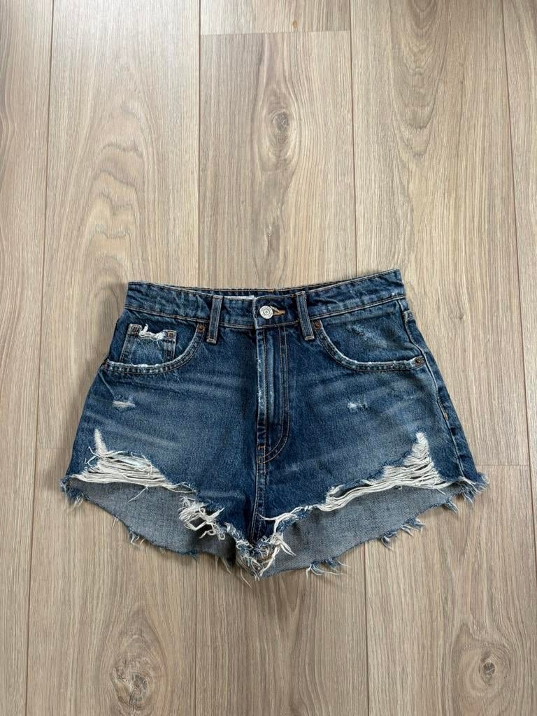 ZARA spijkershort - maat XS/34, Kleding | Dames, Spijkerbroeken en Jeans, Ophalen of Verzenden, Zo goed als nieuw, Blauw, W27 (confectie 34) of kleiner