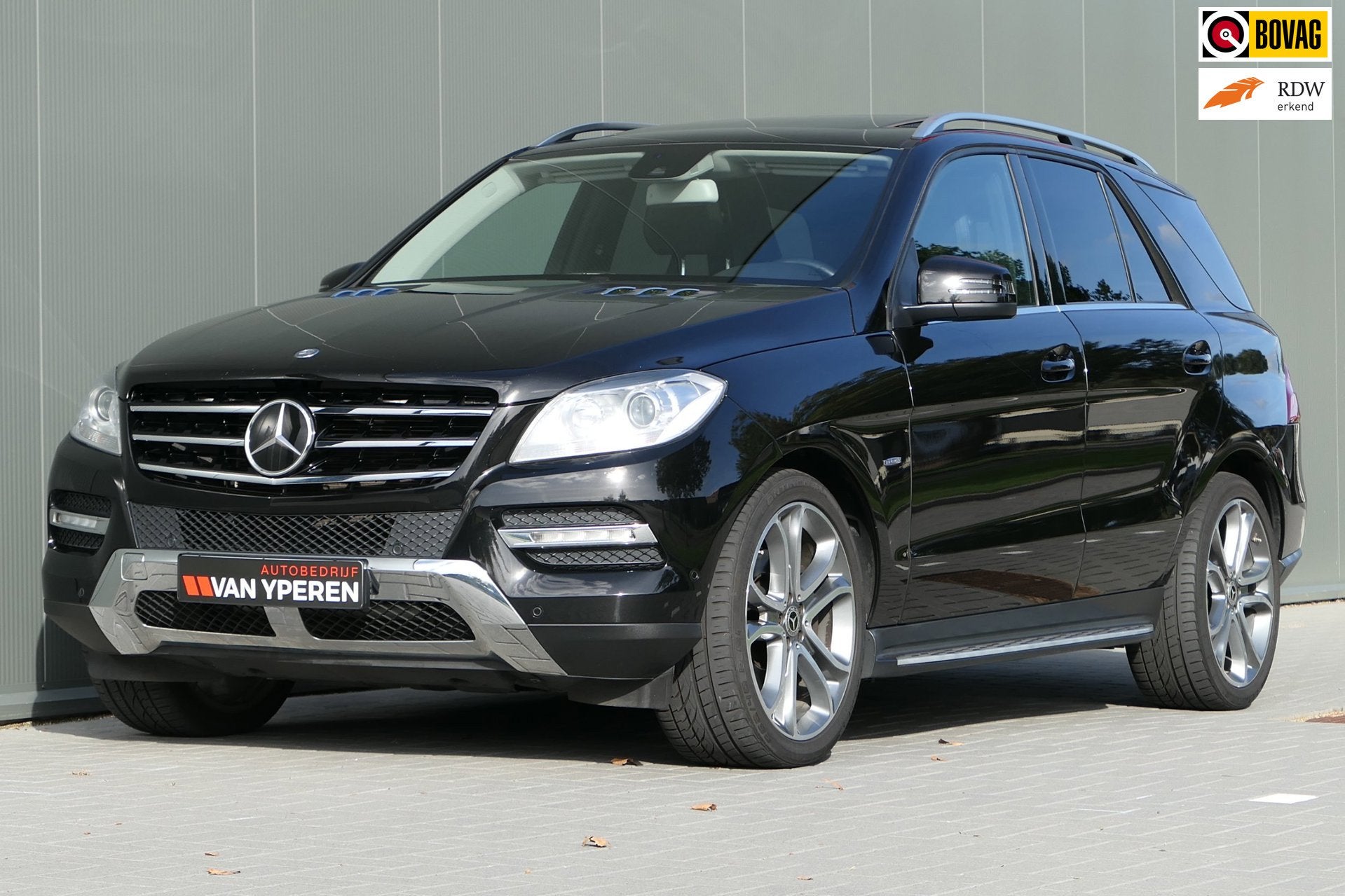 Mercedes-Benz M-klasse 350 Pano Dealer OND. Dirst+ Memory Na, Auto's, Automaat, Dealer onderhouden, Gebruikt, Zwart