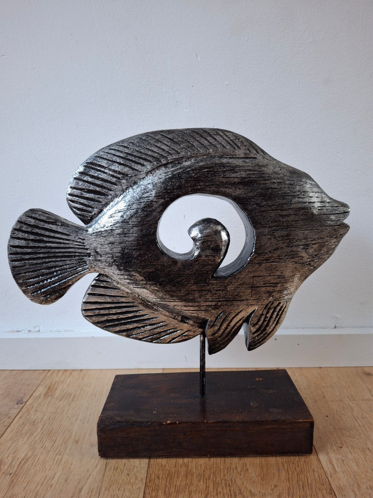 Decoratieve houten vis op standaard - Zilverkleurig, Zilver, Ophalen of Verzenden, 20 - 50 cm, Zeeleven