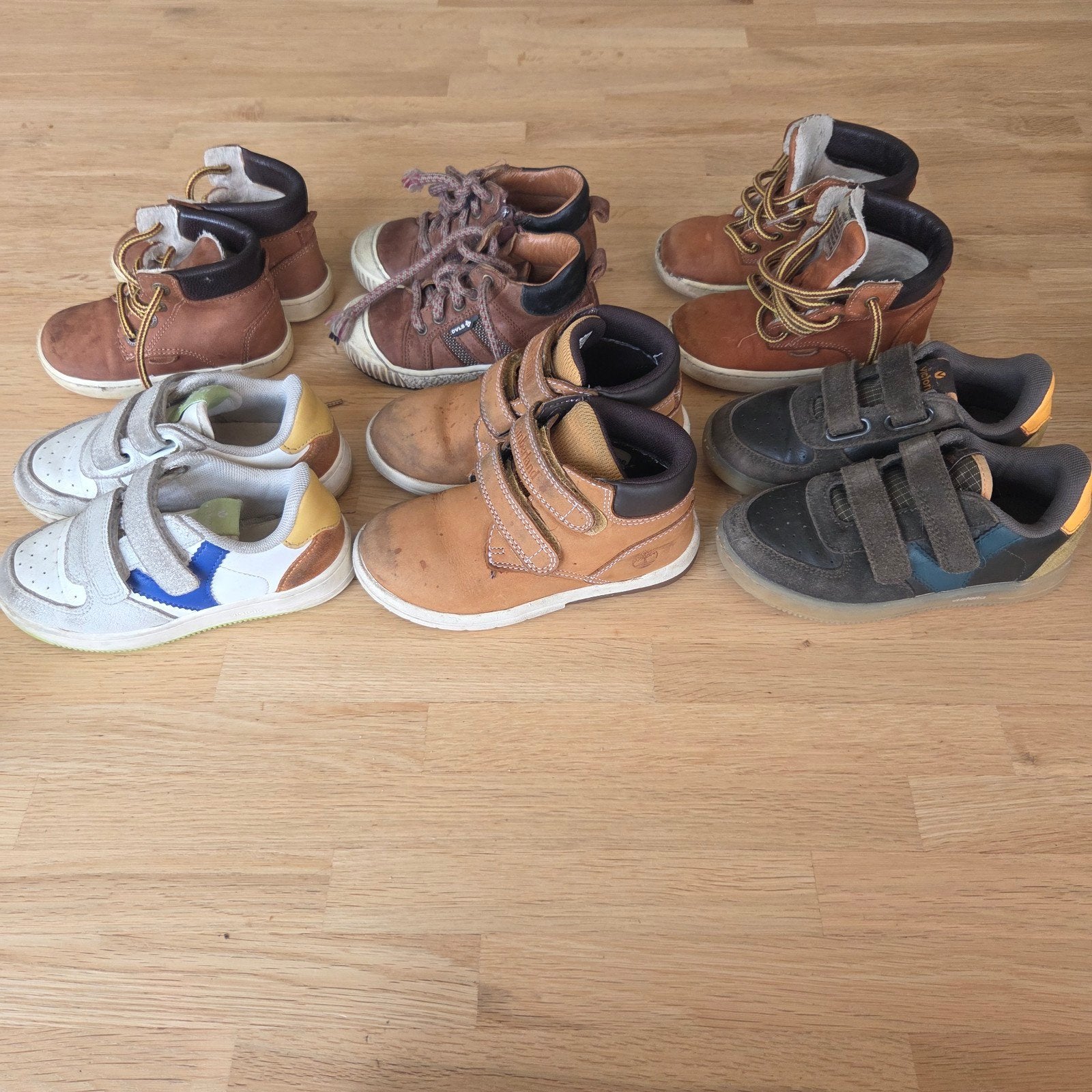 Pakket schoenen mt 22 23 25 26 develab timberland victoria, Kinderen en Baby's, Babykleding | Schoentjes en Sokjes, Gebruikt, Jongetje