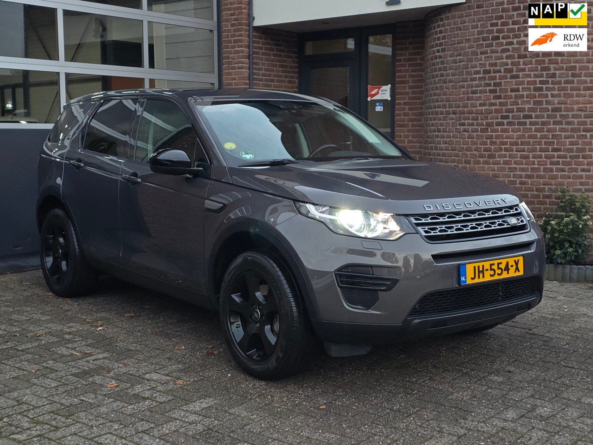 Land Rover Discovery Sport 2.0 eD4 E-Capability SE, Auto's, Euro 6, Origineel Nederlands, Bedrijf, SUV of Terreinwagen