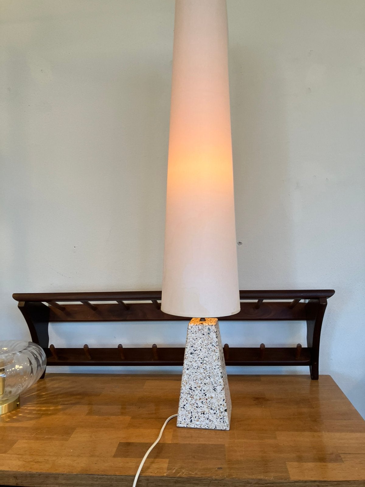 Vintage lamp. Granieten voet. Lange trechter kap, Ophalen of Verzenden, Zo goed als nieuw