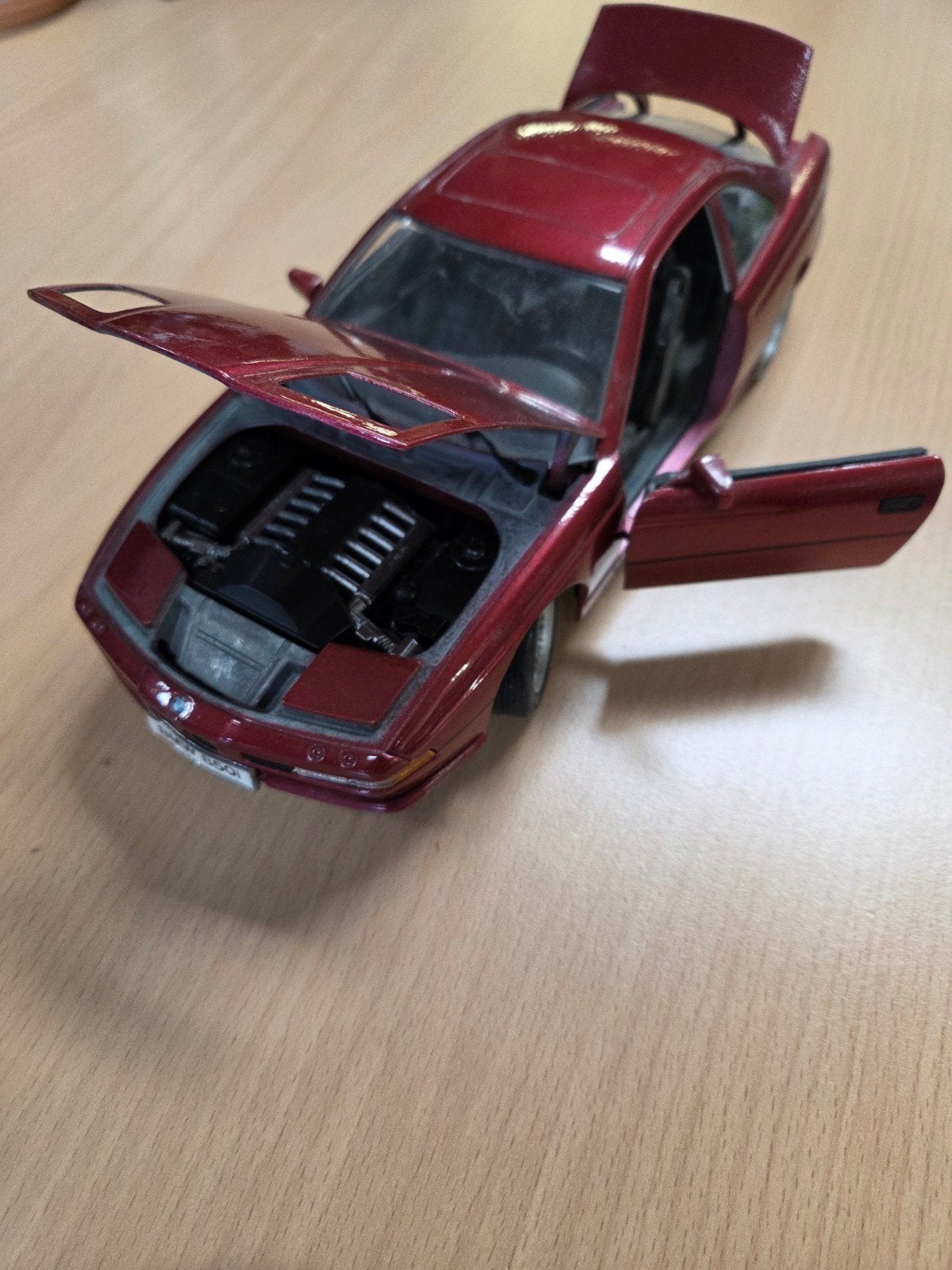Modelauto van een BMW 850i, Ophalen