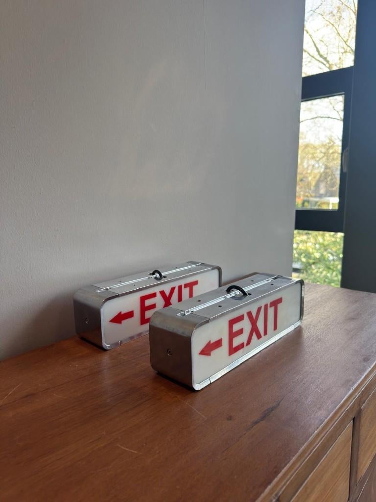 Vintage EXIT lamp van aluminium kap en rode letters, Ophalen of Verzenden, Gebruikt, Overige materialen