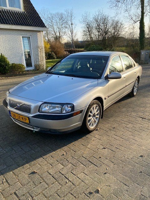 Volvo S80 2.4 170PK AUT 2002 Grijs, 1800 kg, Zwart, 1504 kg, Leder en Stof