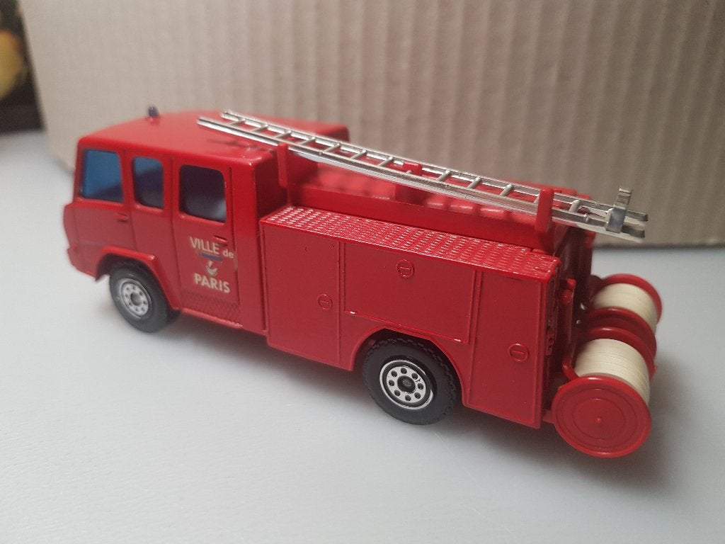 Solido - Berliet 770 KE Samiva Ville de Paris [rood] 1/55, Ophalen of Verzenden, Zo goed als nieuw, Bus of Vrachtwagen