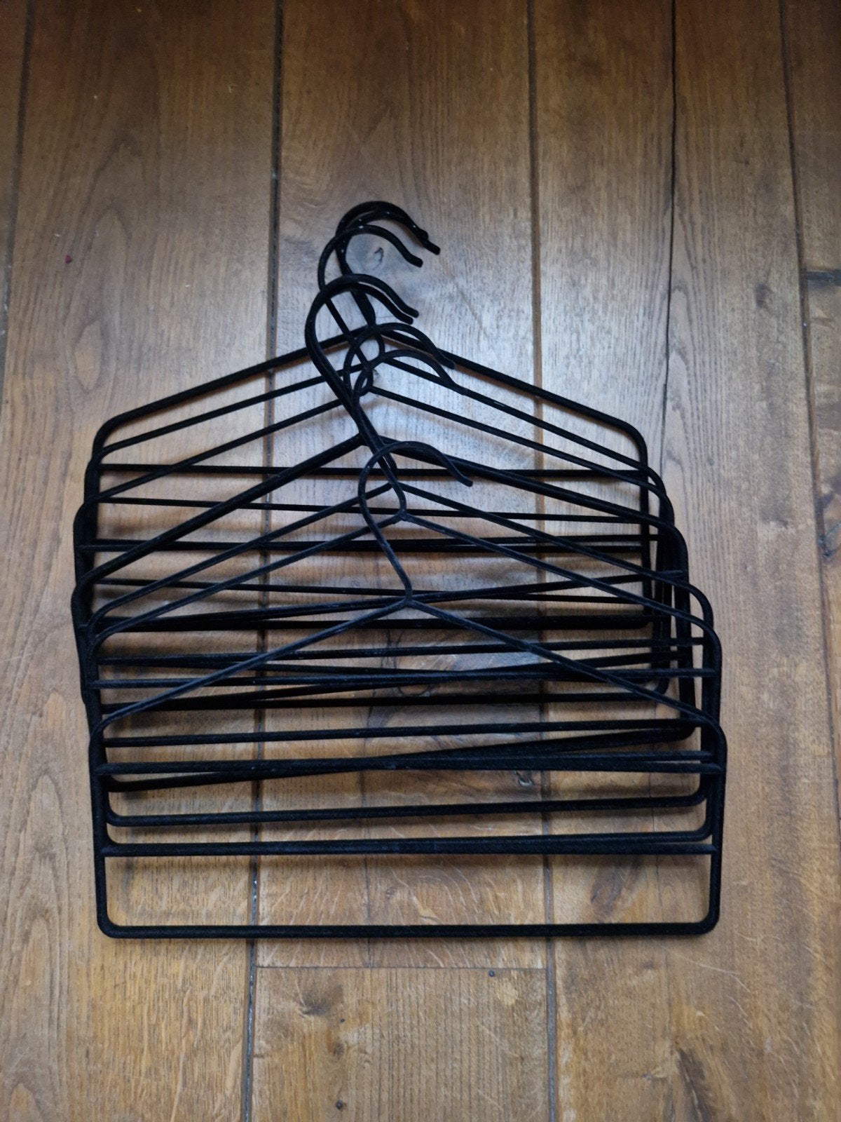 8x zwarte kledinghangers Ikea, Kleding | Dames, Ophalen of Verzenden, Gebruikt, Metaal, Volwassenen