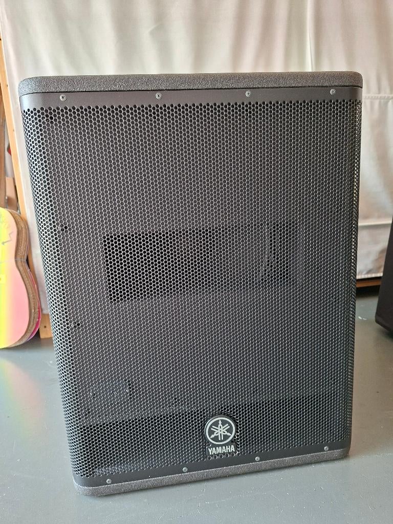 Yamaha DXS15 actieve subwoofer, Subwoofer, Zo goed als nieuw, 120 watt of meer, Ophalen