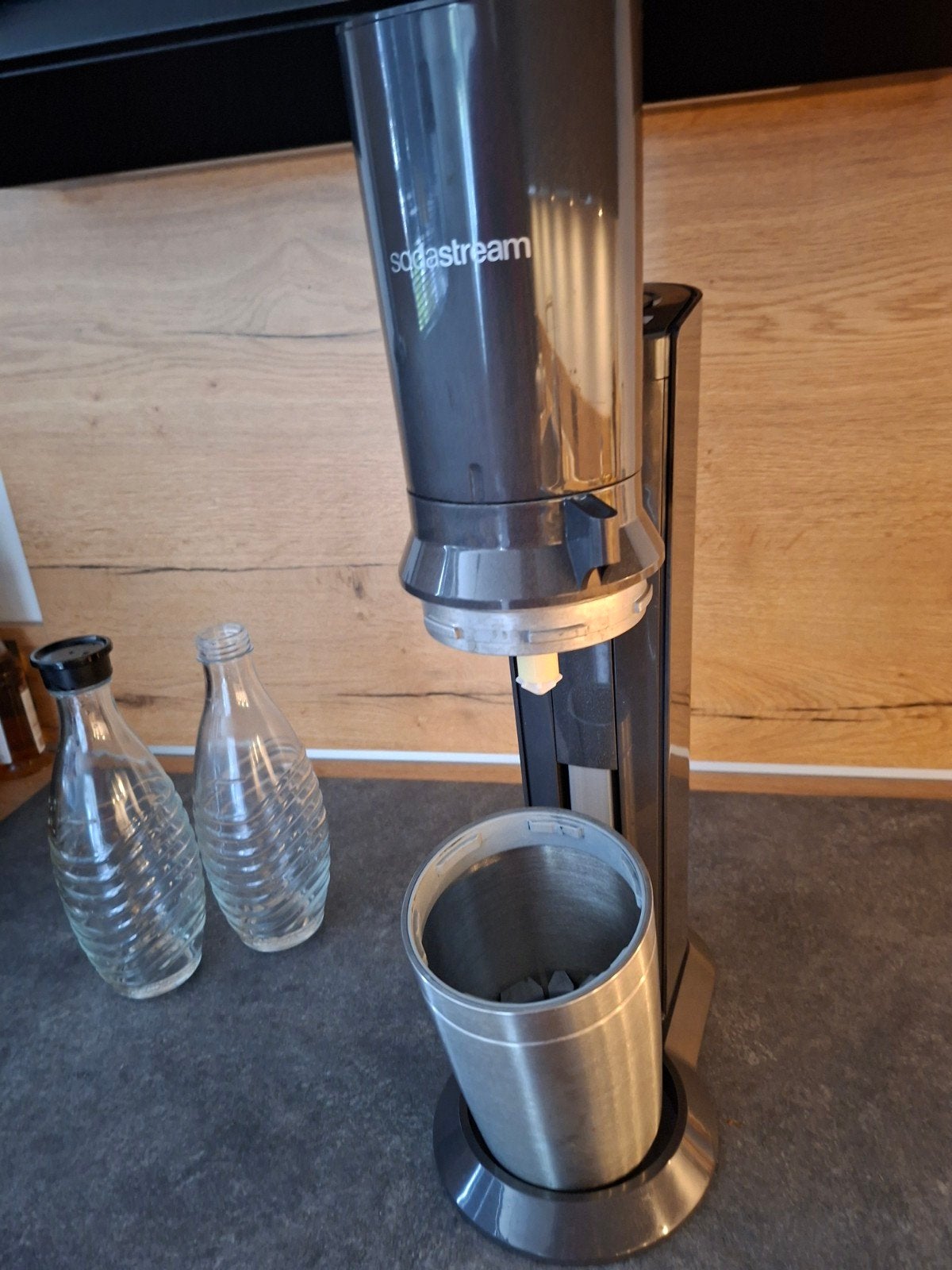 Sodastream met 2 flessen en gasfles, Witgoed en Apparatuur, Ophalen of Verzenden, Zo goed als nieuw