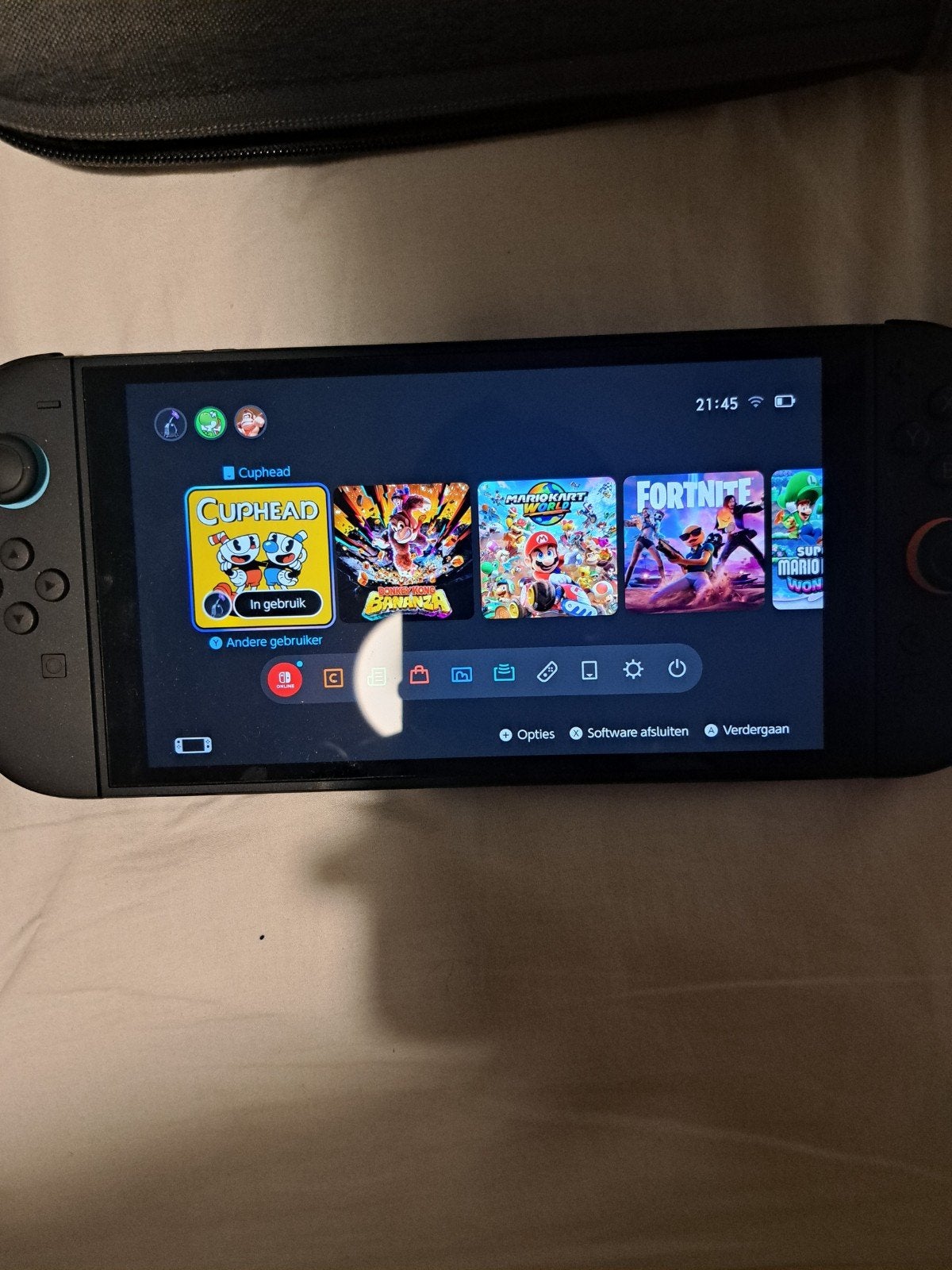 Nintendo Switch 2 met verschillende spelen en bechermhoes, Spelcomputers en Games, Ophalen of Verzenden, Zo goed als nieuw, Met 1 controller