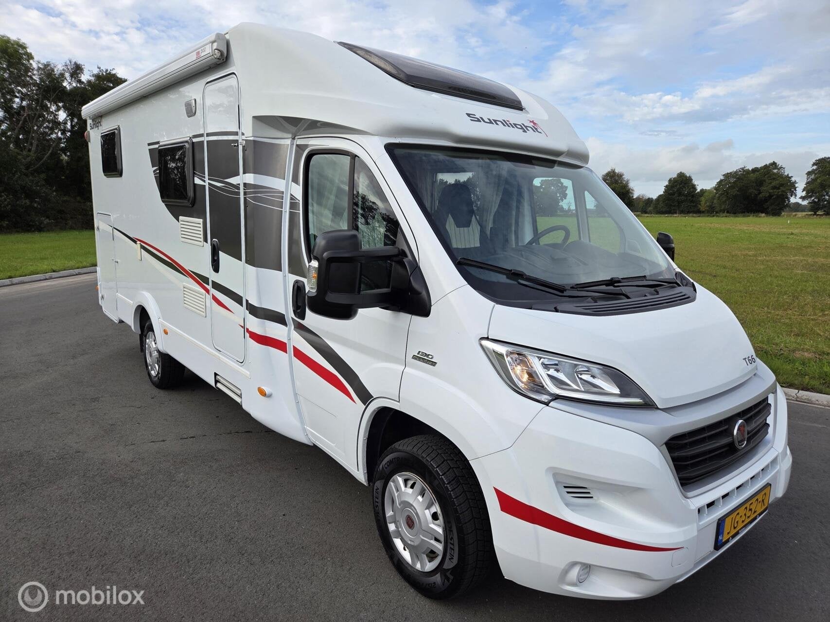 Sunlight T66 2016 ☆Enkele bedden-70dkm-131pk-Euro5☆, Caravans en Kamperen, Sunlight, 6 tot 7 meter, Bedrijf, 6 tot 7 meter