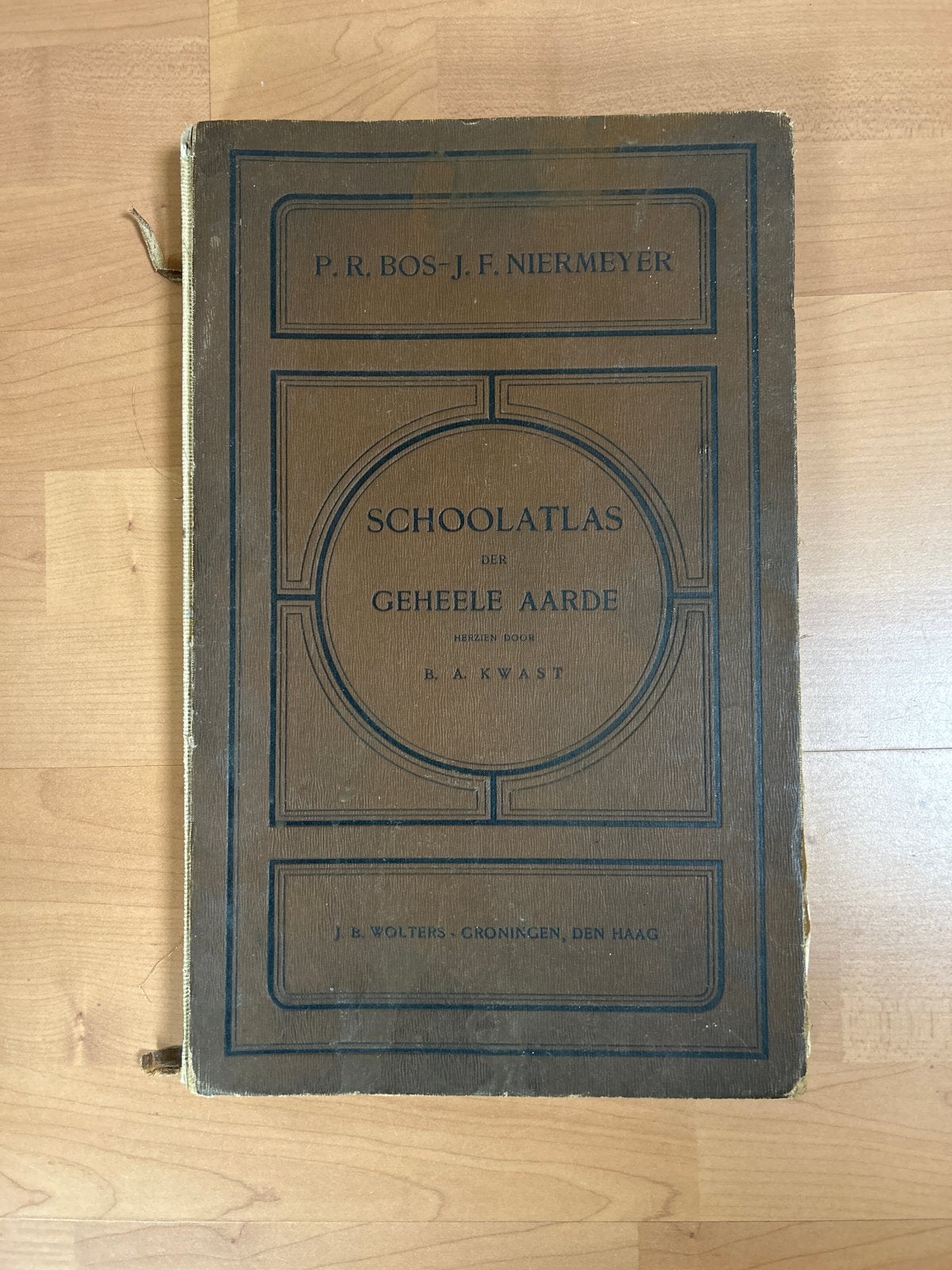 Bos-Niermeyer Schoolatlas der Geheele Aarde (1927), Boeken, Gelezen, Bosatlas, Ophalen of Verzenden, 1800 tot 2000