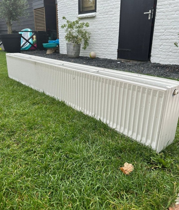 Radiator Verwarming grote cap. 200x30x15 T33 + afdek rooster, 30 tot 80 cm, Radiator, 150 cm of meer, Ophalen of Verzenden