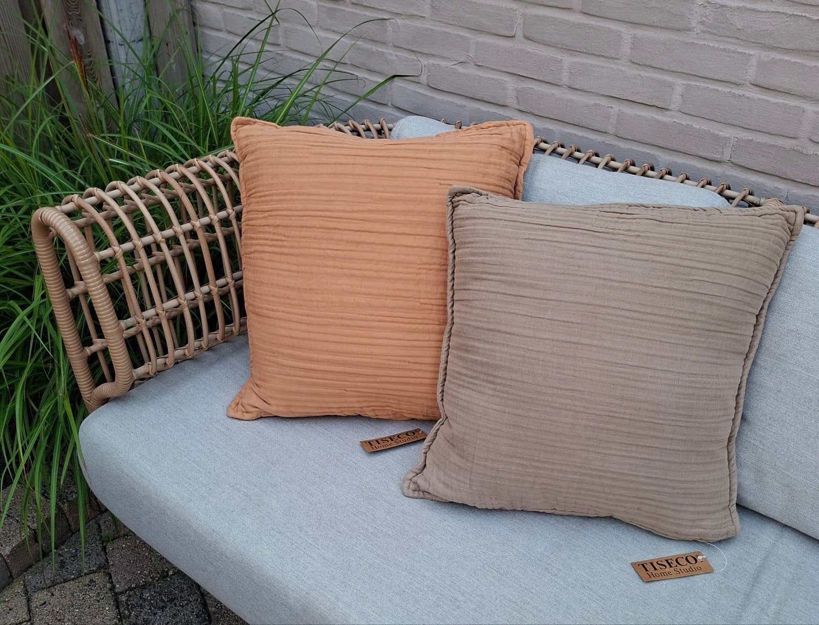 Kussen 45x45 Tiseco cushion 2 stuks taupe + indian tan Nieuw, Overige merken, Vierkant, Nieuw, Ophalen of Verzenden