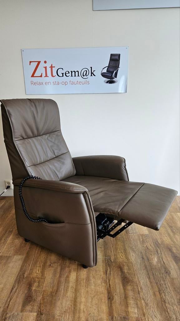 De toekomst sta op fauteuil/ stoel bij Zitgemak in joure, Ophalen of Verzenden, Zo goed als nieuw, 50 tot 75 cm, Leer