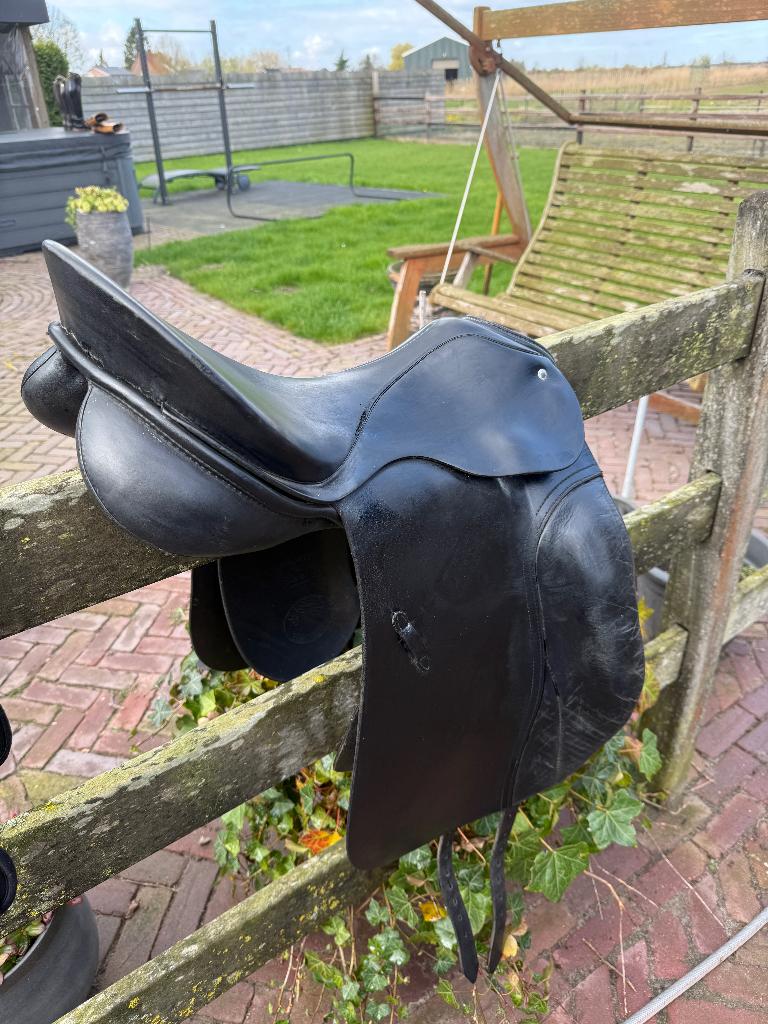 Passier zadel zwart dressuur 18" beugelriemen singel, Ophalen of Verzenden, Dressuur