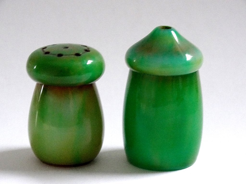 2 Sets Peper & Zout stel in mooie kleuren Bakeliet Catalin, Antiek en Kunst, Verzenden
