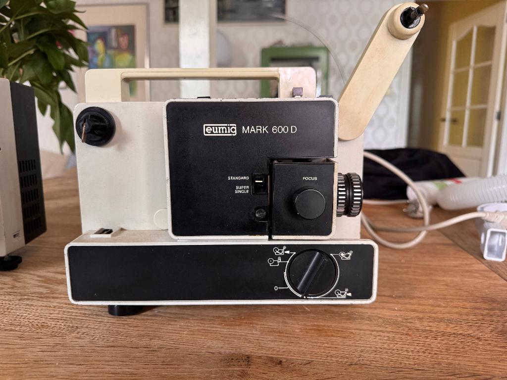 Eumig Mark 600 D Super 8 projector, Verzamelen, Fotografica en Filmapparatuur, Ophalen, 1960 tot 1980, Projector