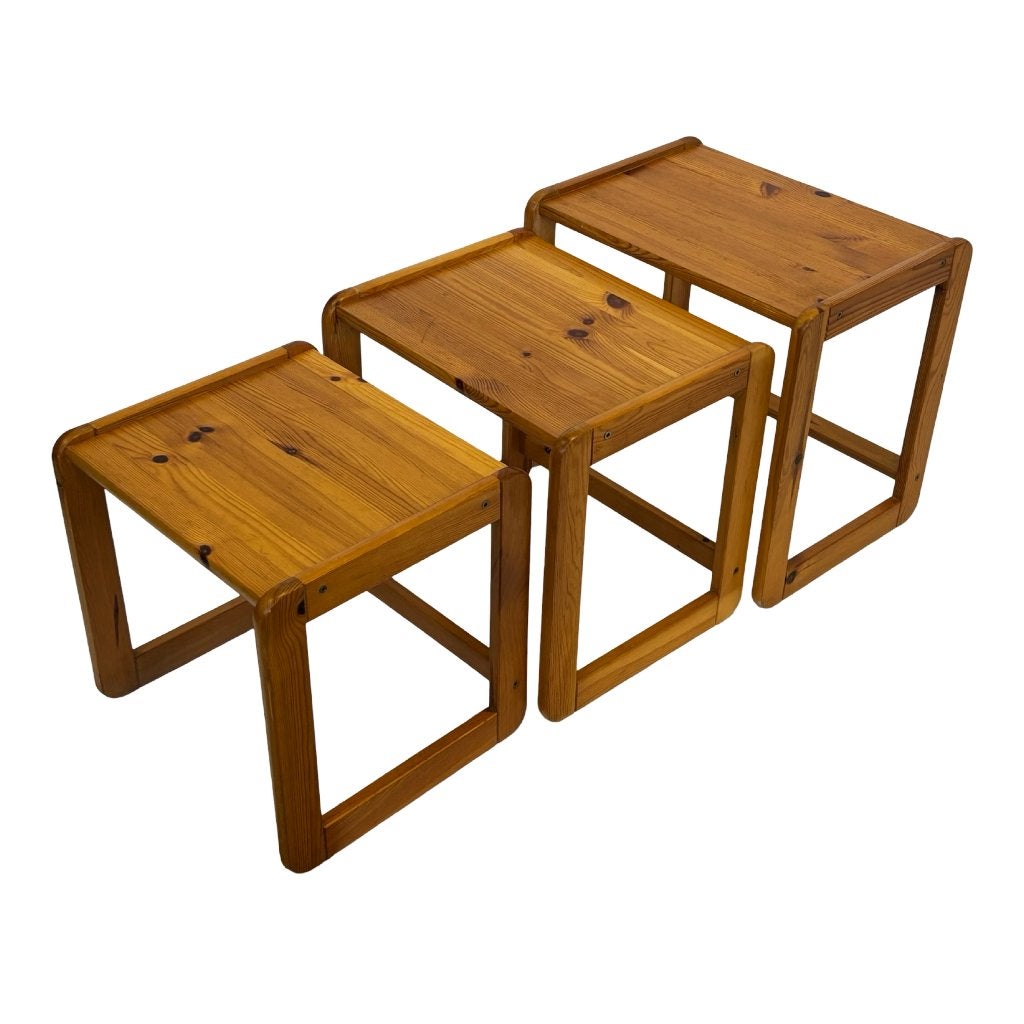 Vintage set van drie grenen bijzettafels nesting jaren 70, Minder dan 45 cm, Minder dan 55 cm, Gebruikt, Vintage