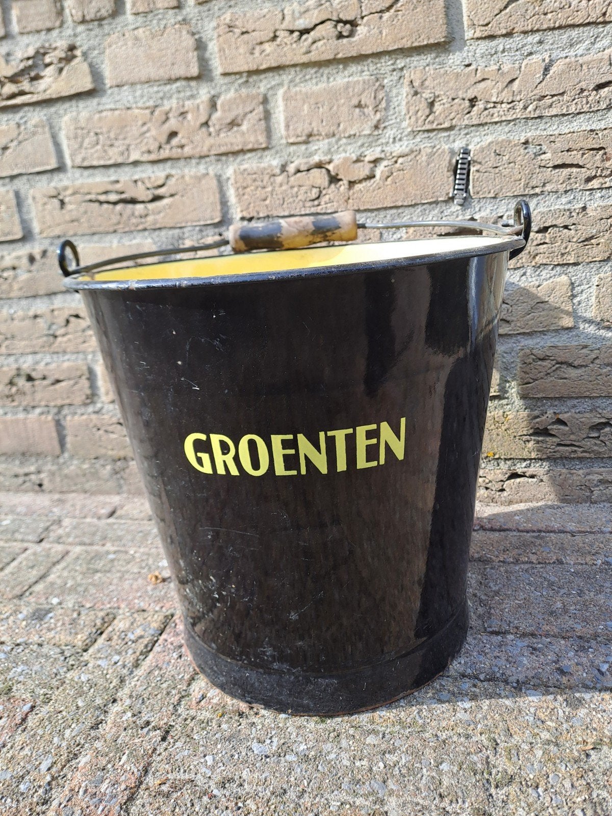Vintage Groenten Emmer - Zwart met Gele Binnenkant, Ophalen
