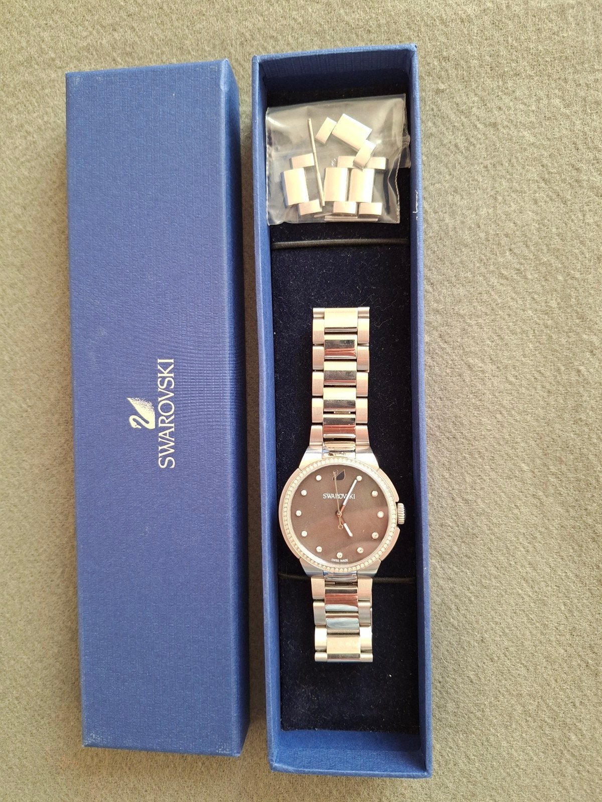 Swarovski Horloge met Parelmoer Wijzerplaat en Kristallen, Overige merken, Staal, Gebruikt, Staal