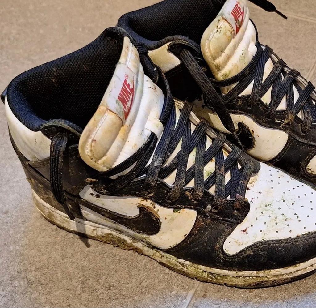 GEZOCHT afgedragen dames schoenen, Ophalen of Verzenden, Zo goed als nieuw, Sneakers of Gympen