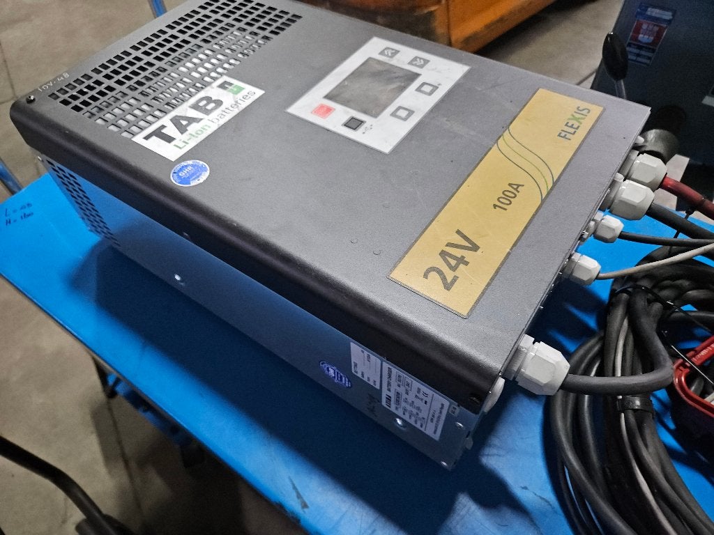 Axima acculader 24 Volt 100A hoogfrequent batterijlader, Gebruikt