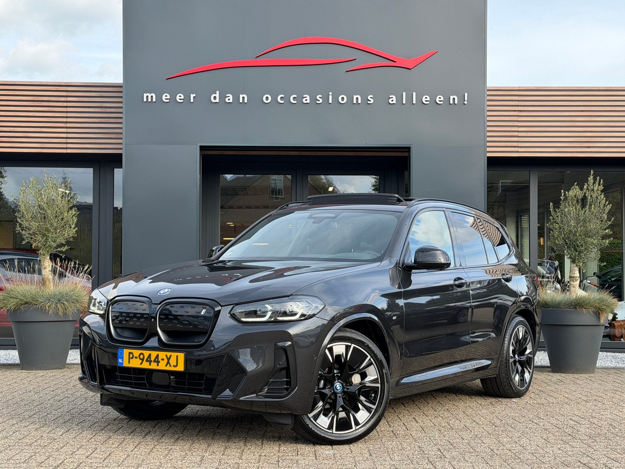 BMW iX3 High Executive M Pakket | SOH 99% | Panoramadak | HU, Auto's, Gebruikt, 750 kg, 110 €/maand, 2155 kg