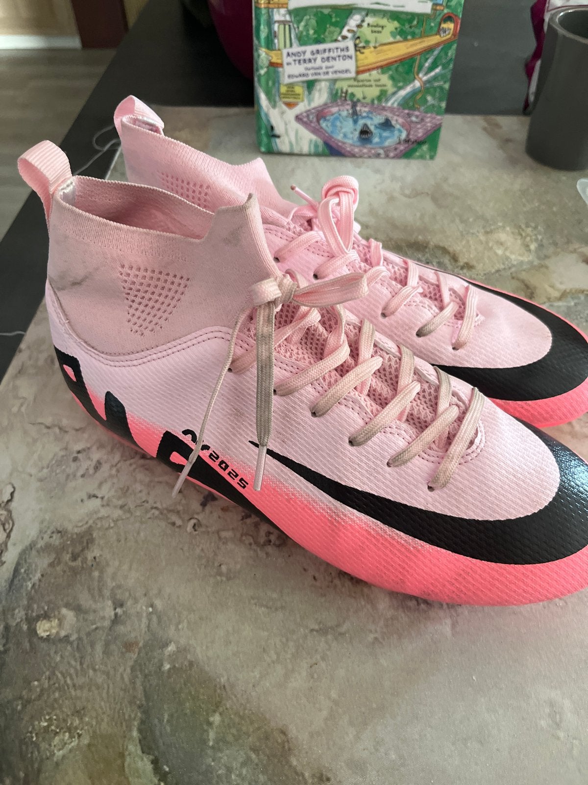 Roze Nike voetbalschoenen - Zo goed als nieuw, Maat XS of kleiner, Ophalen, Zo goed als nieuw, Schoenen