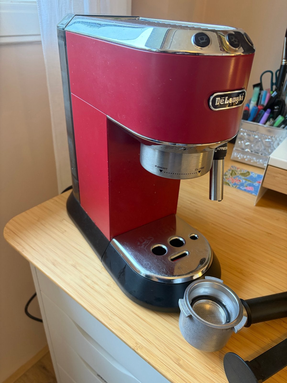 DeLonghi Dedica Style EC 685.R Espressomachine Rood, Ophalen, Afneembaar waterreservoir, Gebruikt, Espresso apparaat