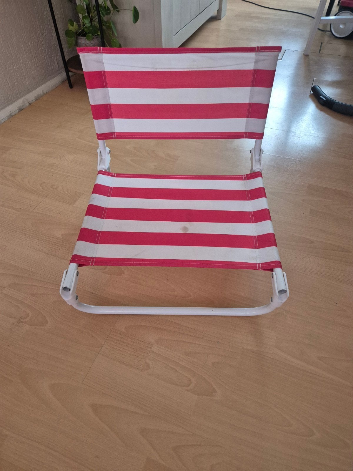 Opvouwbare strandstoel rood-wit gestreept, Ophalen of Verzenden, Gebruikt, Metaal, Inklapbaar