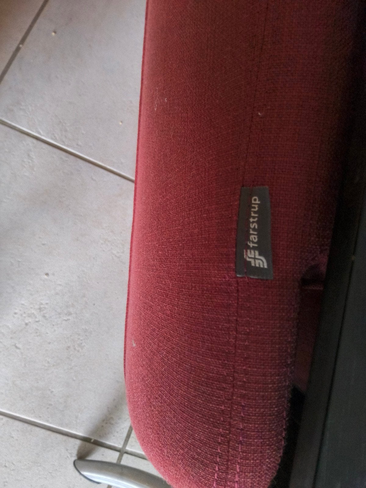 Farstrup Relaxfauteuil met voetenbank - licht rood., Huis en Inrichting, Ophalen, Gebruikt, 75 tot 100 cm, Metaal