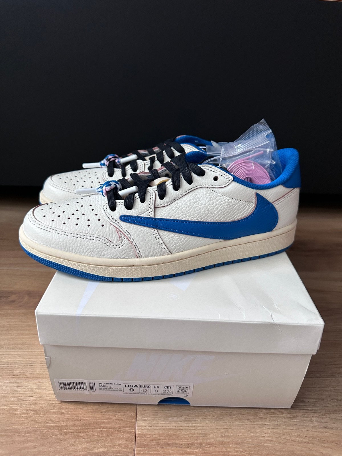 Nike Air Jordan 1 Low x Travis Scott Military Blue US9, Blauw, Nieuw, Ophalen of Verzenden, Sneakers of Gympen