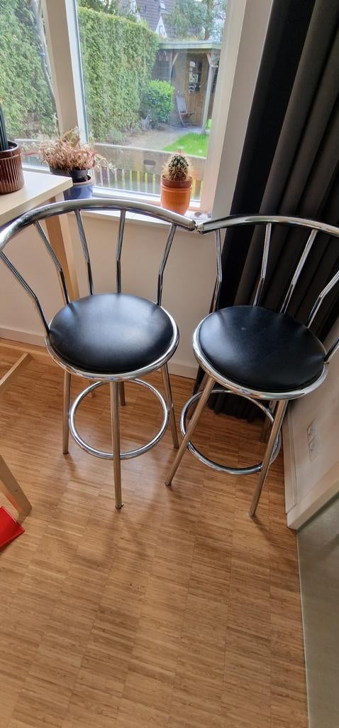 Set van 2 barkrukken met rugleuning en voetsteun, Huis en Inrichting, Barkrukken, Ophalen, Gebruikt, Met voetsteun, 60 tot 90 cm