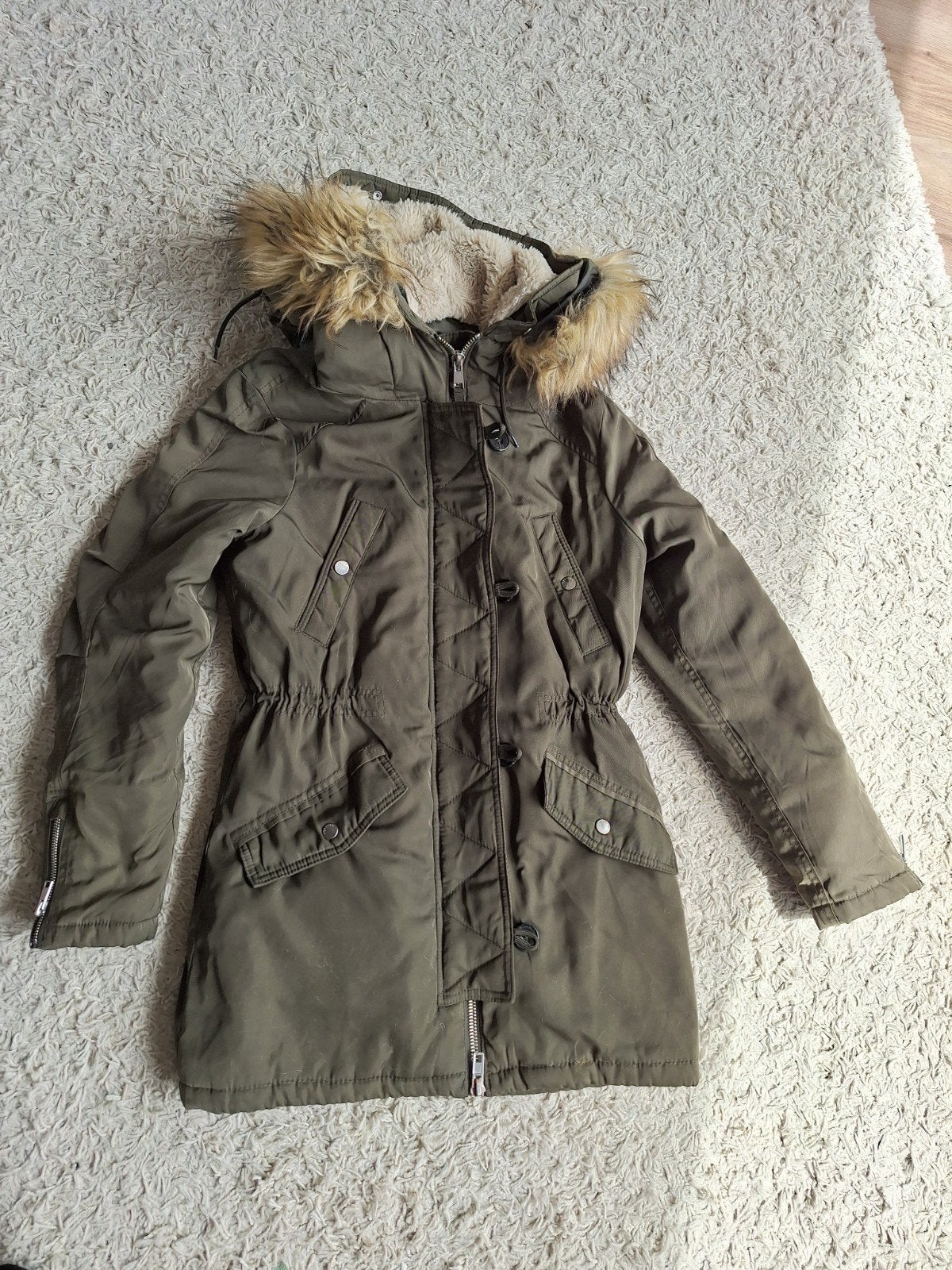 Bershka winterjas met teddy voering en bontkraag, Bershka, Gedragen, Groen, Ophalen