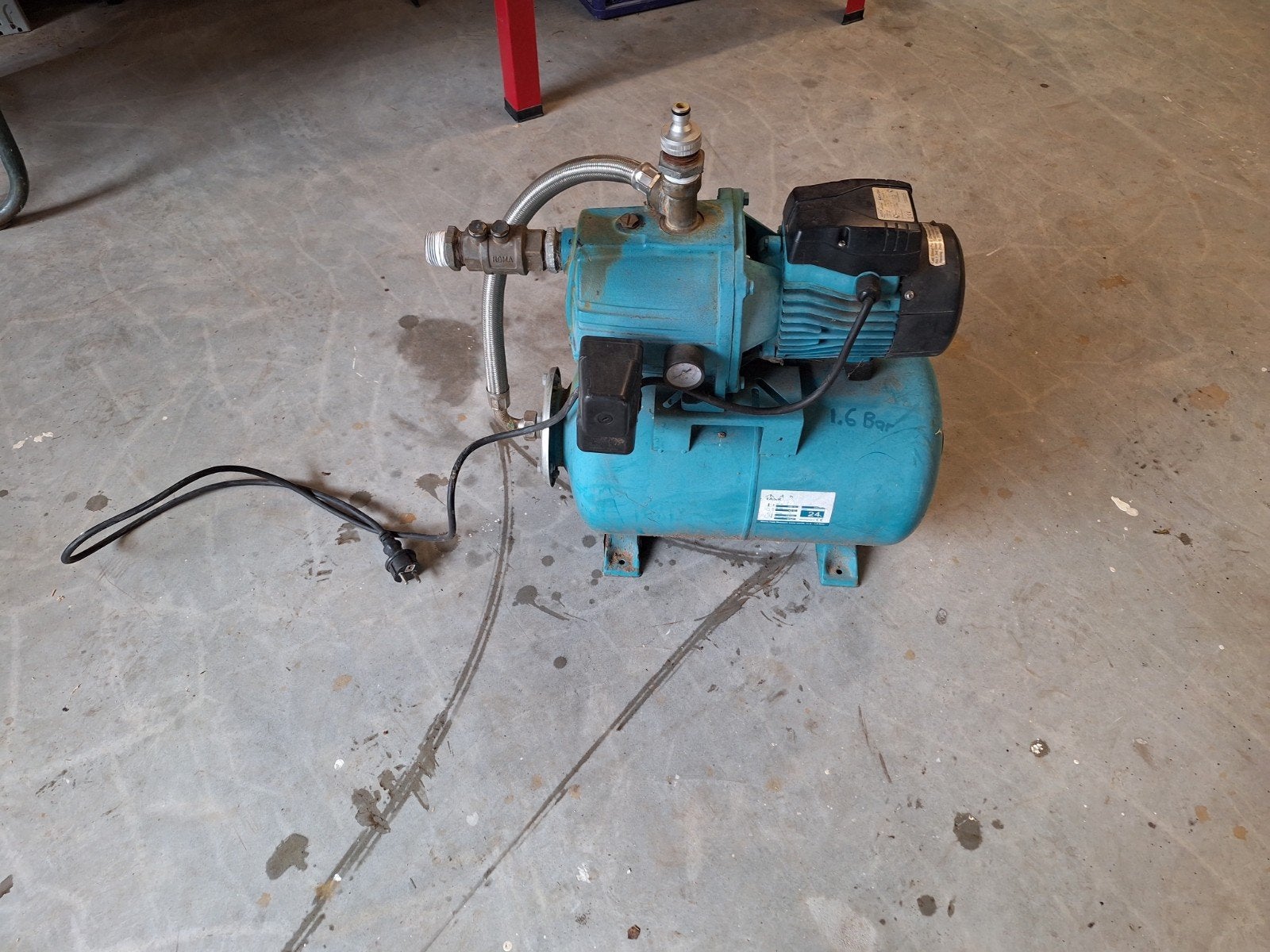 Hydrofoorpomp met 24 liter tank - Werkt nog prima!, Minder dan 25 liter, Ophalen, Gebruikt