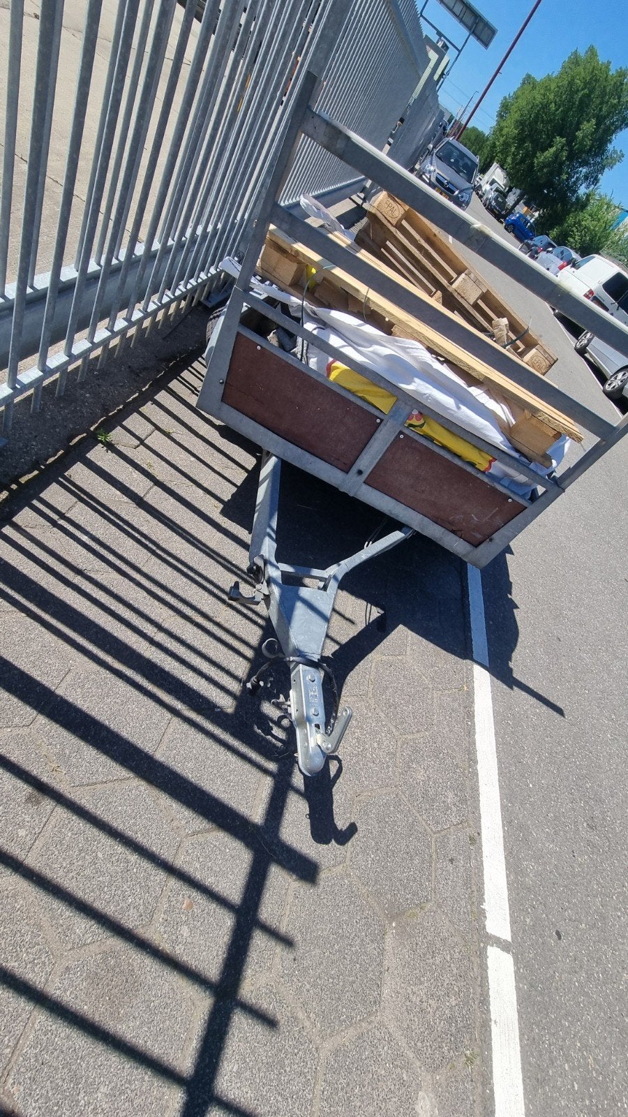 Aanhangwagen met dubbele as met schade, Ophalen