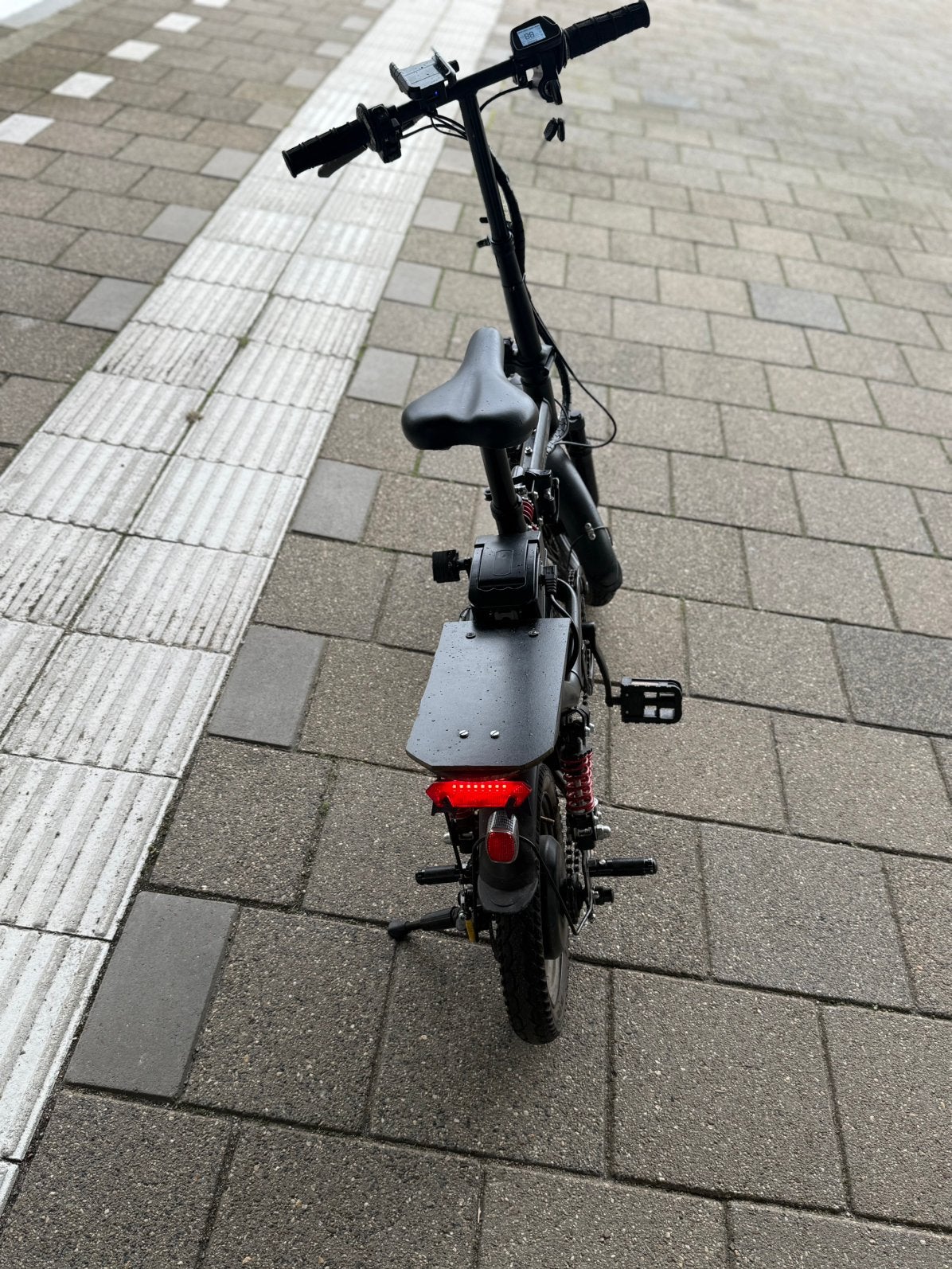 Foto 2 van Mooie elektrische vouwfiets te koop!