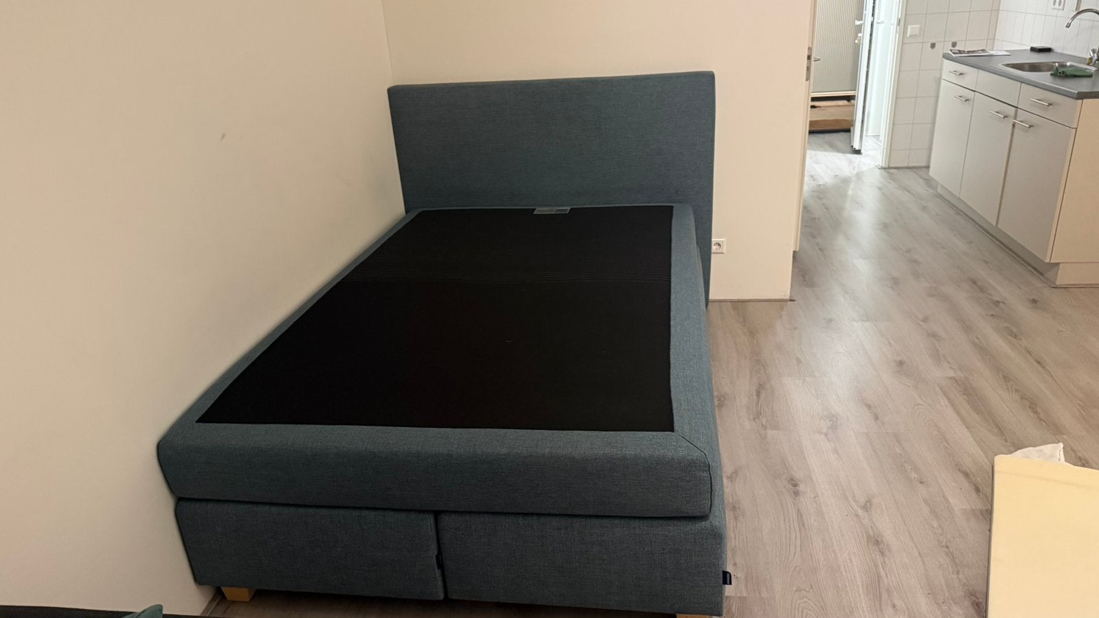 Boxspring van merk karlsson., Ophalen of Verzenden, Zo goed als nieuw, Tweepersoons
