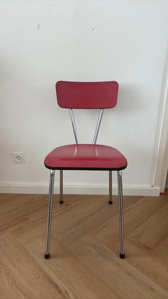 Vintage stoel, Huis en Inrichting, Stoelen, Ophalen, Zo goed als nieuw, Rood, Eén