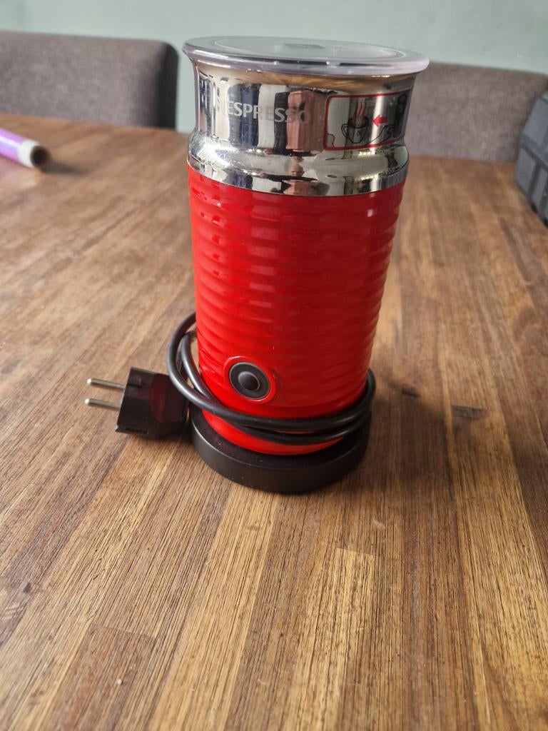 Nespresso Aeroccino 3 Melkopschuimer Rood, Witgoed en Apparatuur, Koffiezetapparaten, 1 kopje, Ophalen of Verzenden, Zo goed als nieuw