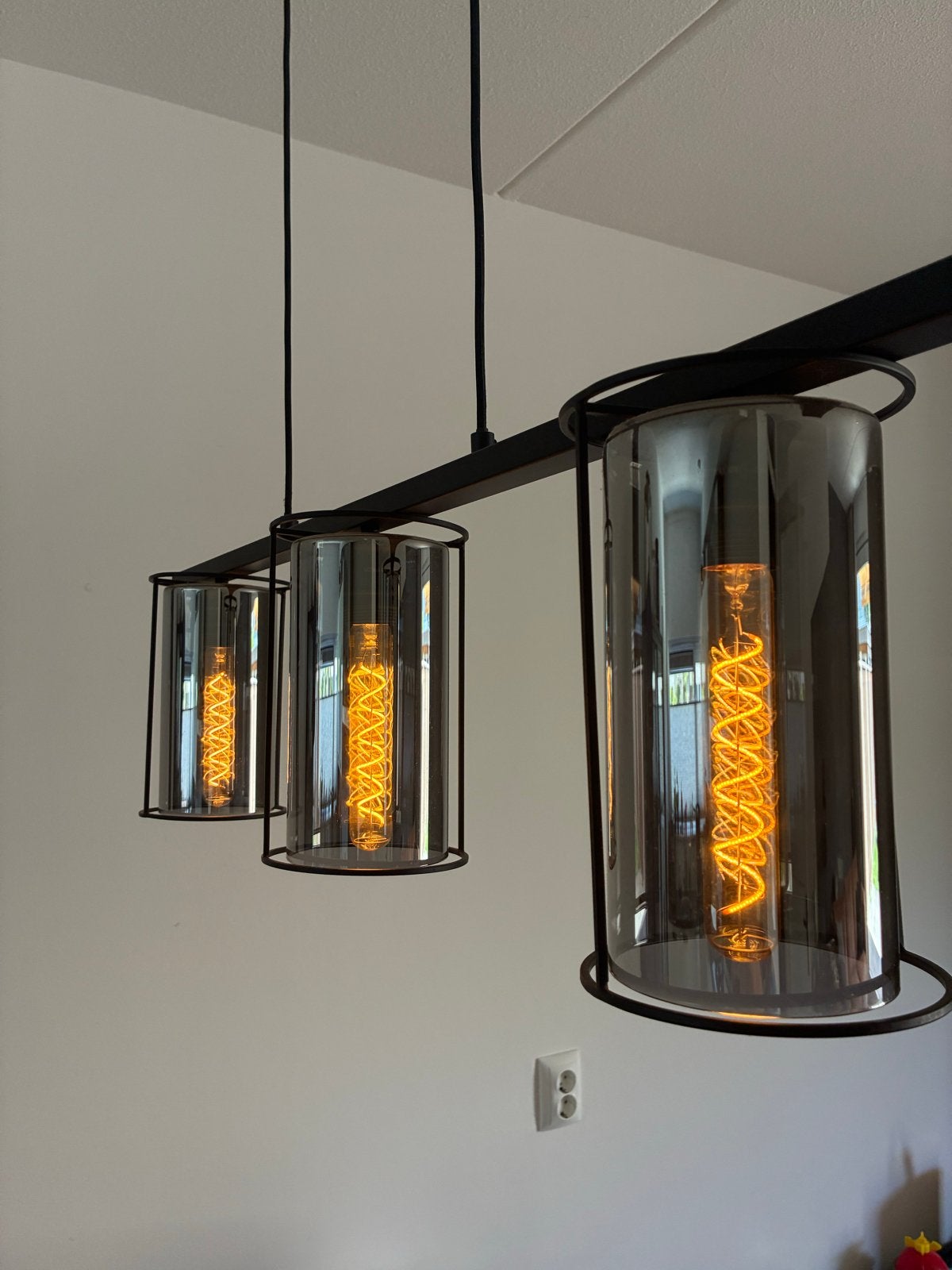 Moderne hanglamp met 3 glazen kappen. Zwart/Smoke, Ophalen, Zo goed als nieuw, Glas, E27 (groot)