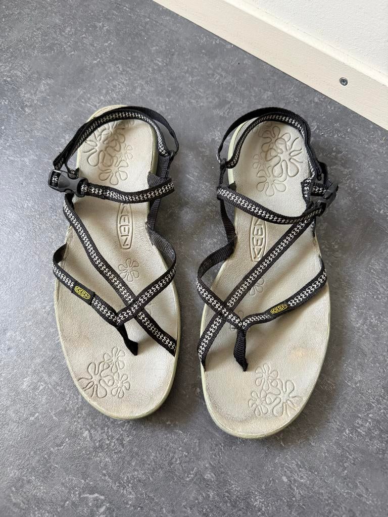 Keen sandalen slippers - Maat 41, Ophalen of Verzenden, Gedragen, Zwart, Sandalen of Muiltjes
