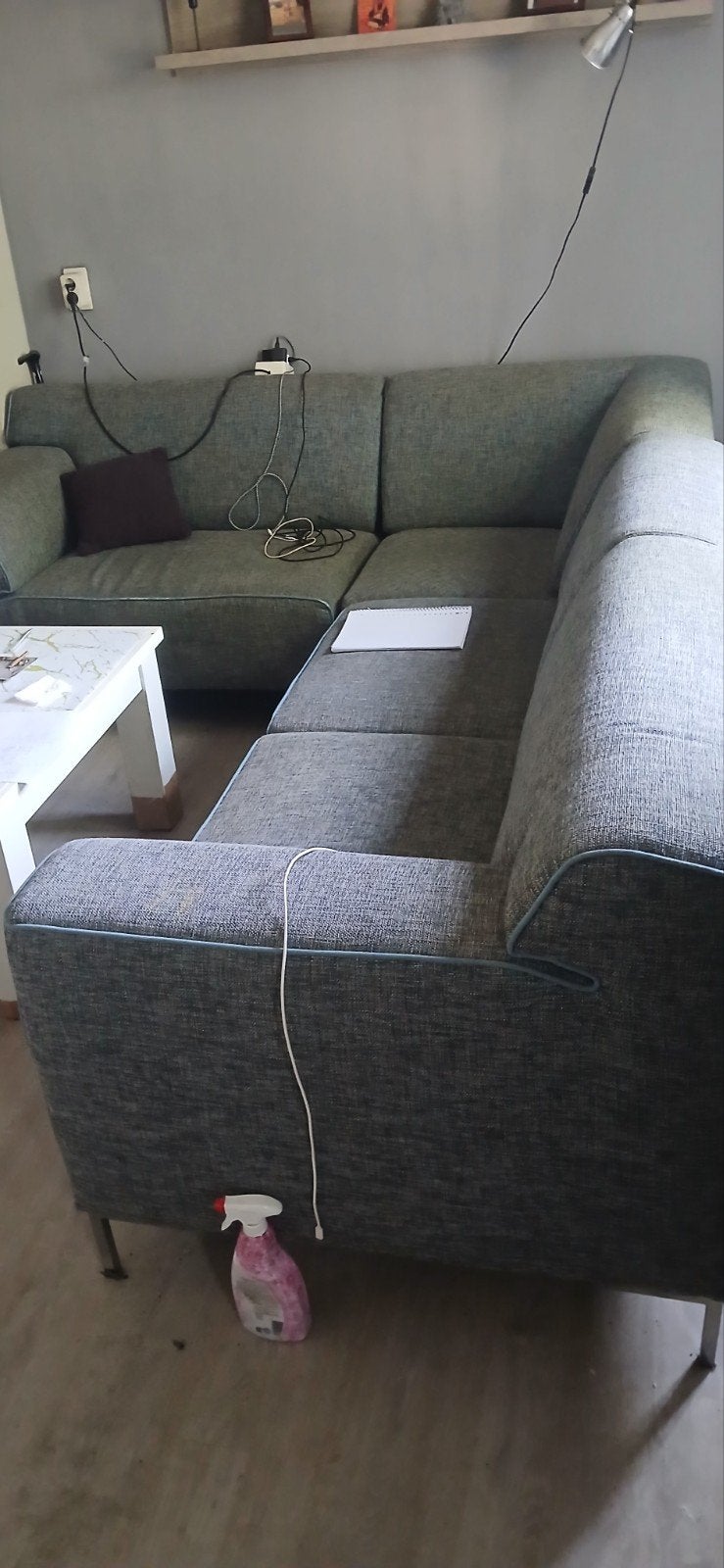 Comfortabele hoekbank in grijs stof.€ 275,-, Ophalen, 250 tot 300 cm, Overige maten, Hoekbank