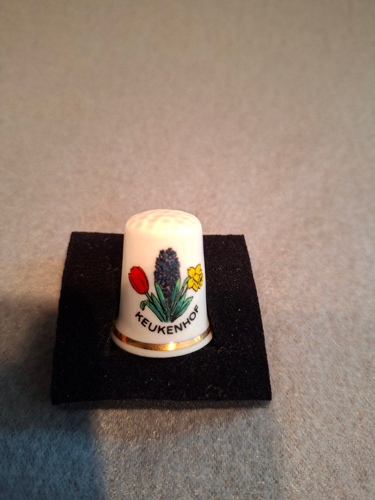 Vingerhoedje KEUKENHOF, Verzamelen, Ophalen of Verzenden, Zo goed als nieuw, Porselein, Nederland